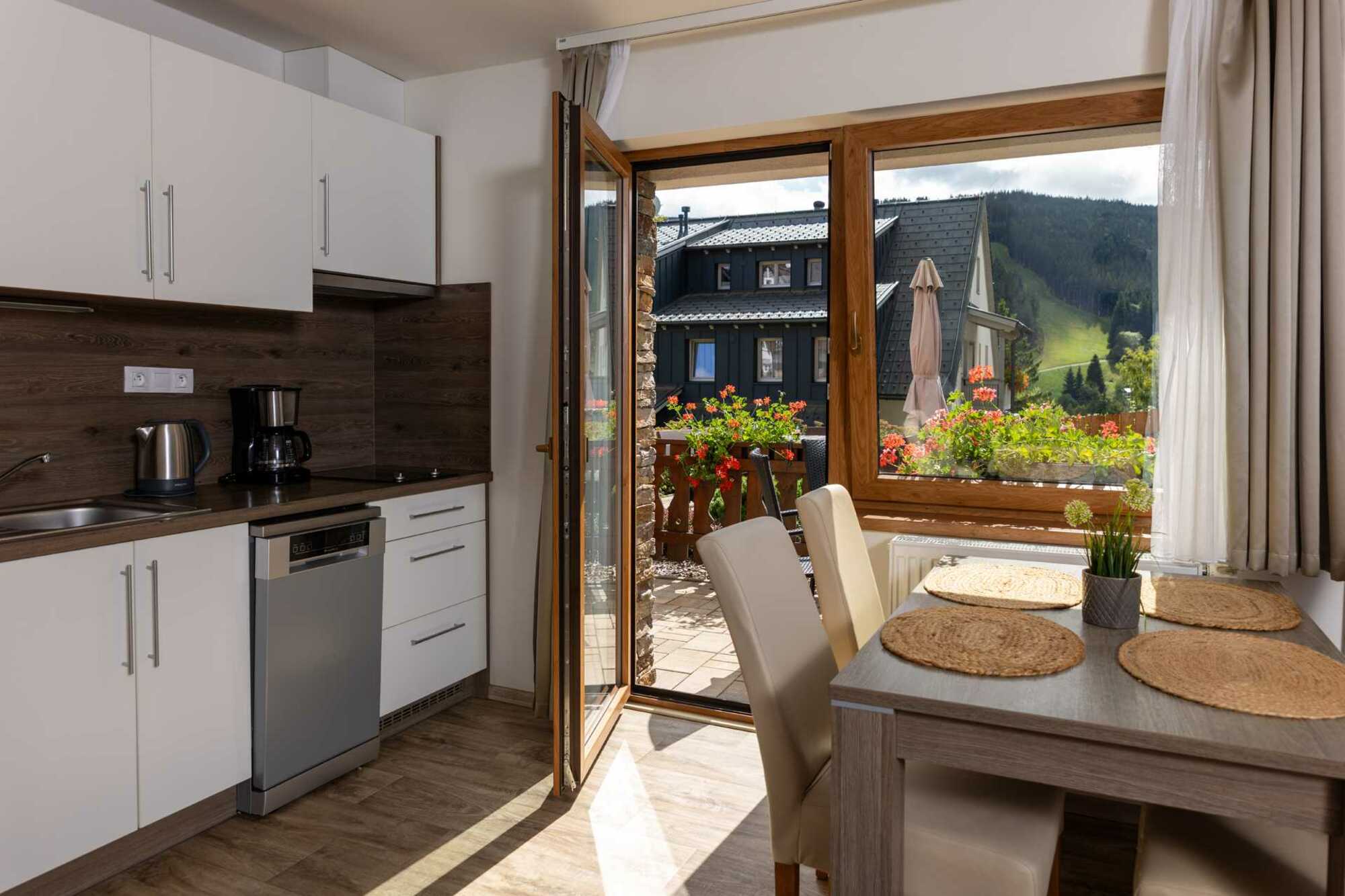 Apartmán s venkovní terasou v přízemí, pension George – fotografie 1