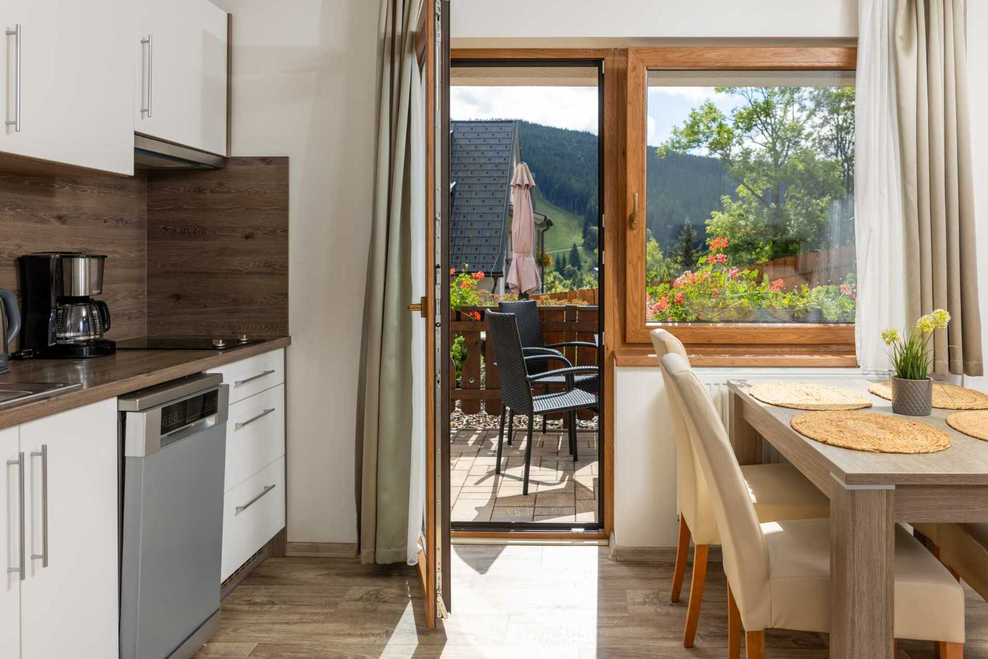 Apartmán s venkovní terasou v přízemí, pension George – fotografie 2