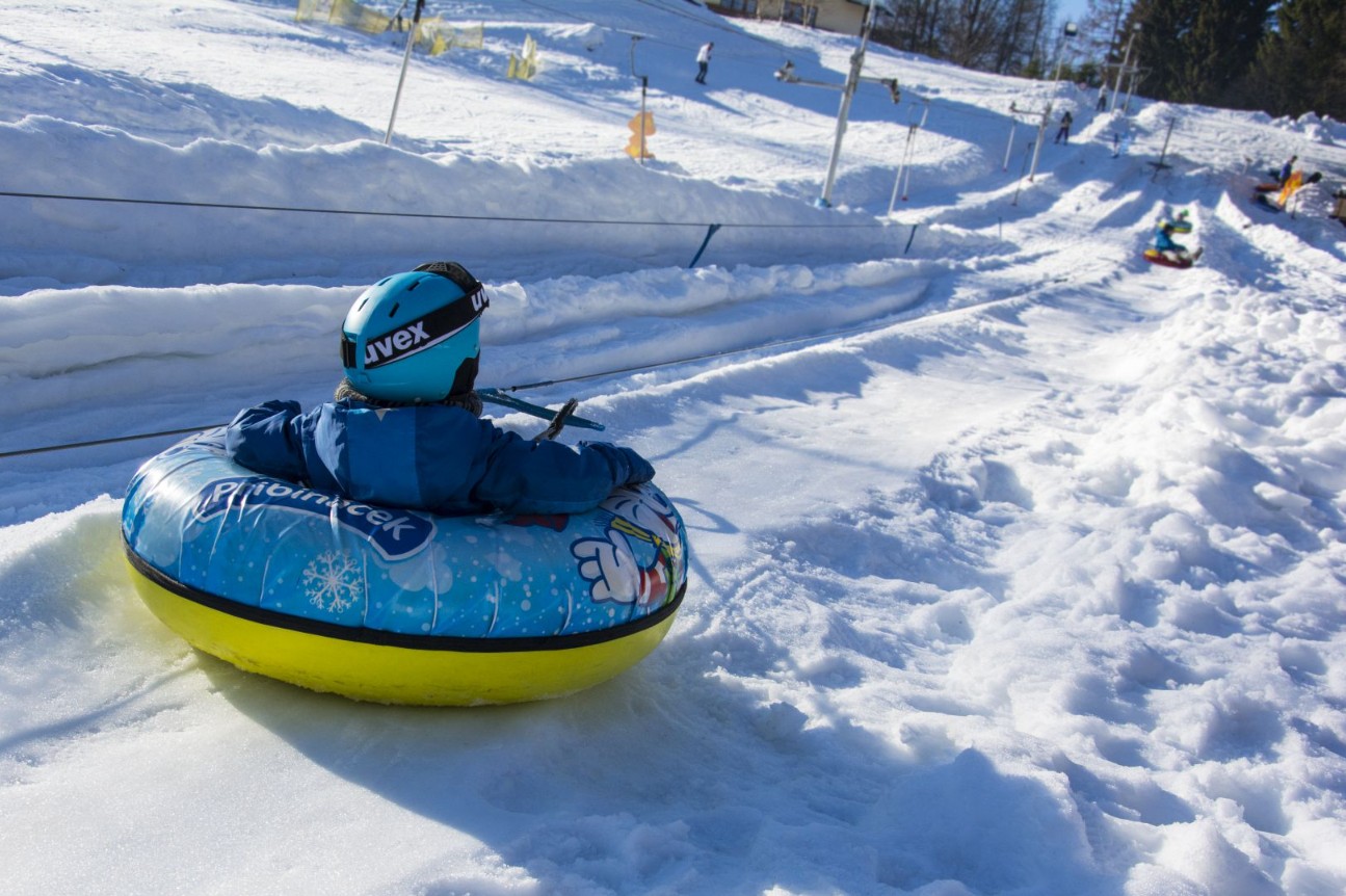 Snowtubing v okolí